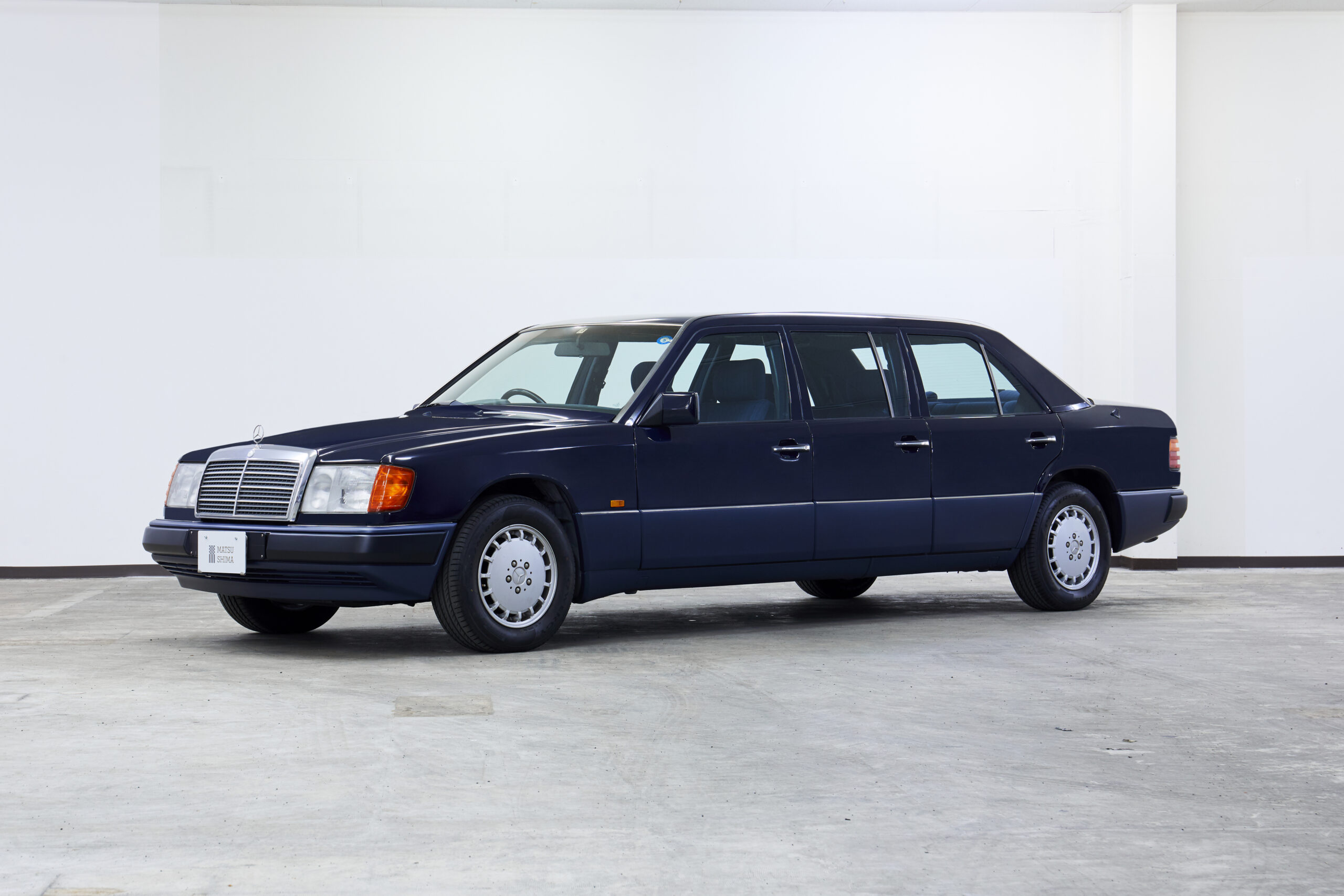 Mercedes-Benz E260 Long (W124) 6 Door Limousine - MATSUSHIMA 